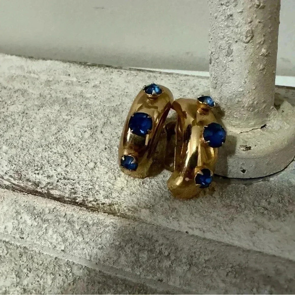 Vintage  Coro gold tone blue gem screw back earrings - Picture 3 of 9